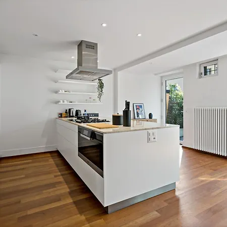 Newly Renovated Next To With Private Terrace *