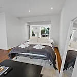 Newly Renovated Next To With Private Terrace 아파트 취리히