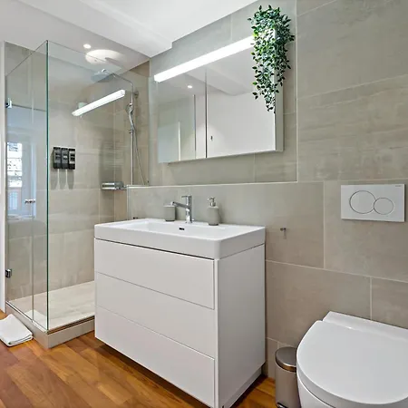 Newly Renovated Next To With Private Terrace