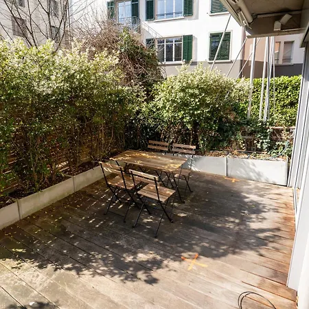 Апартаменти Newly Renovated Next To With Private Terrace