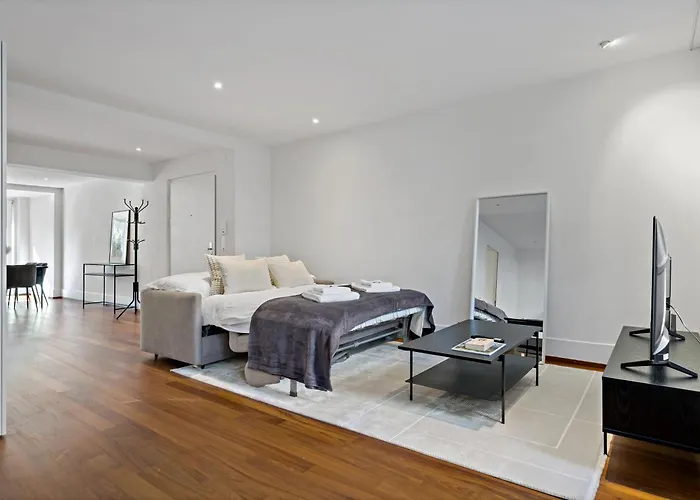 Newly Renovated Next To With Private Terrace *