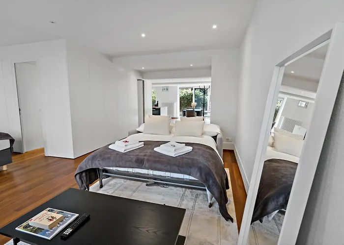 Newly Renovated Next To With Private Terrace דירה ציריך