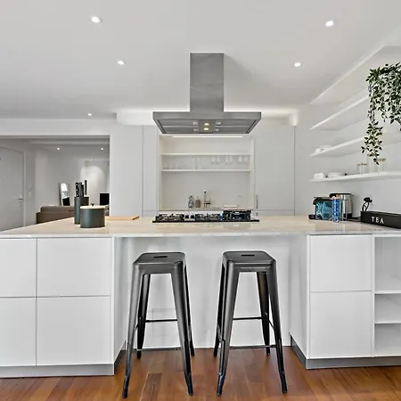 Newly Renovated Next To With Private Terrace Apartmán