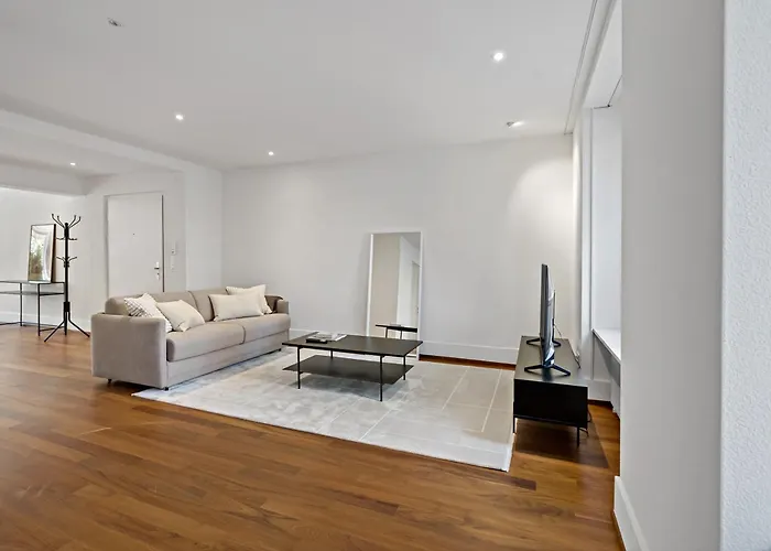 Апартаменти Newly Renovated Next To With Private Terrace Цюрих